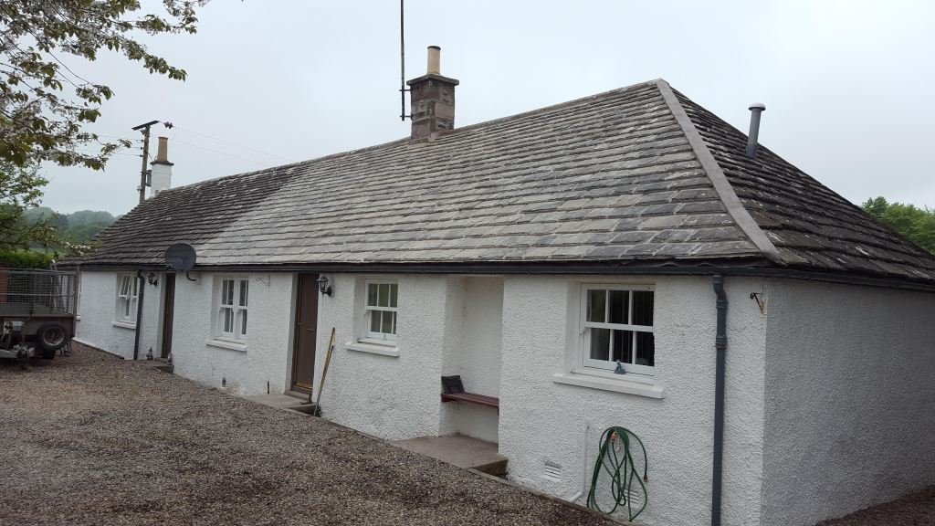 A photo showing new carmylie stone slate on a cottage